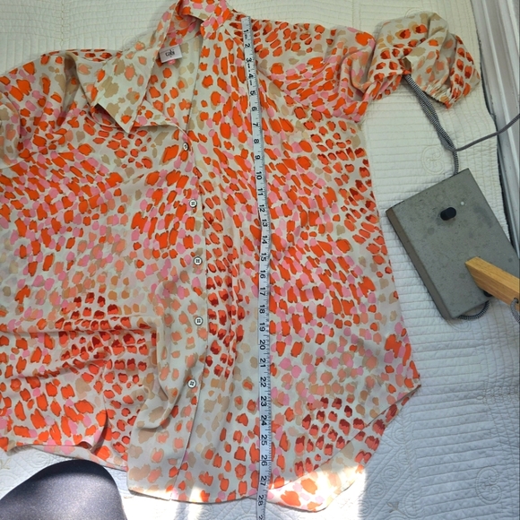 Cabi Go-To Top Women's Small Button Down Animal Print Orange Cream Lightweight - Picture 6 of 10